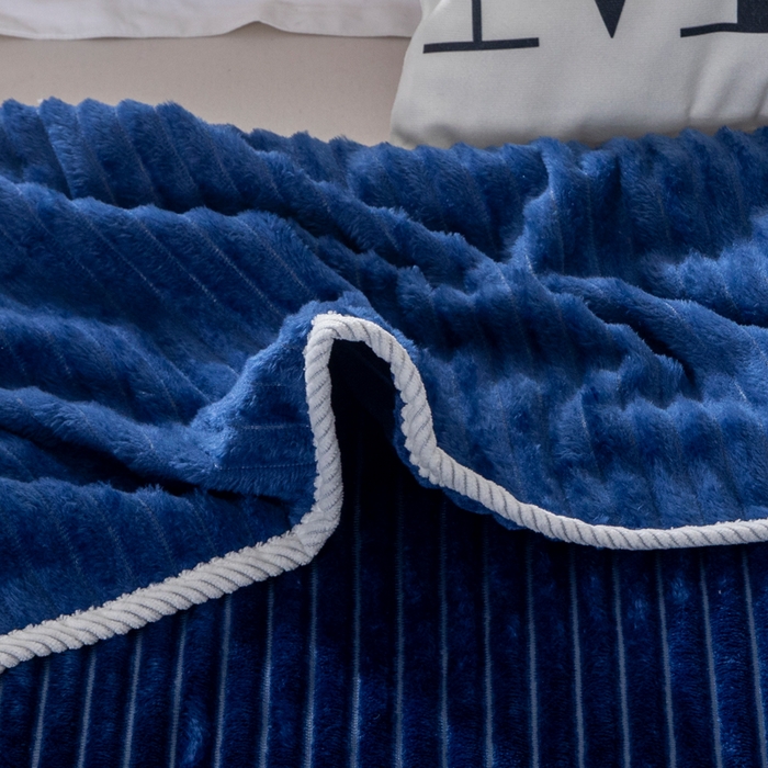 91家纺网 家纺一手货源 找家纺 2025新款240克轻盈保暖秋冬居家办公柔软亲肤午休小毯子便携车载毯 深蓝