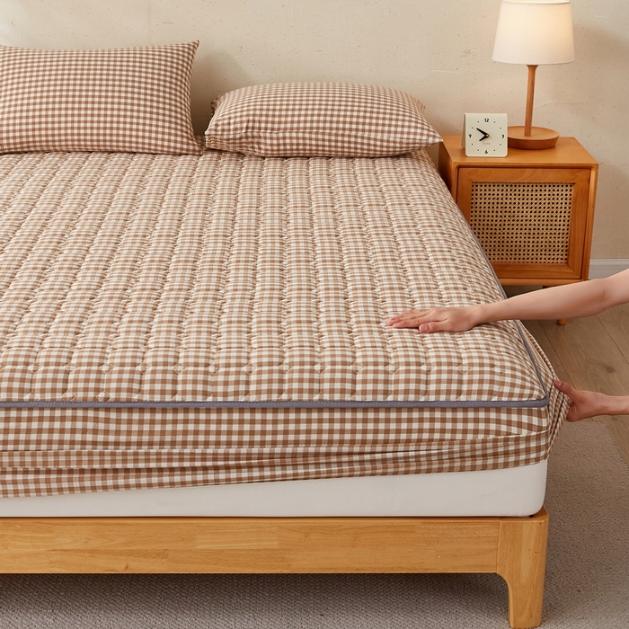 91家纺网 家纺一手货源 找家纺 卡派 2024新款色织全棉夹棉床笠 米小格