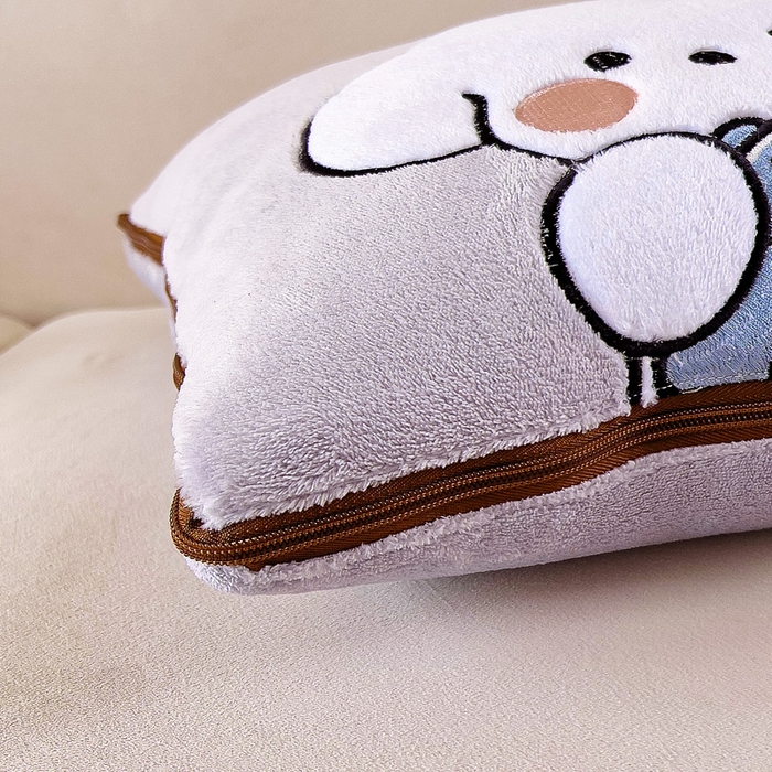 91家纺网 家纺一手货源 找家纺 阳光依佰抱枕被 2024秋冬新款牛奶绒可萌狗多功能抱枕被 可萌狗-丁香紫