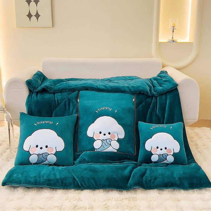 91家纺网 家纺一手货源 找家纺 阳光依佰抱枕被 2024秋冬新款牛奶绒可萌狗多功能抱枕被 可萌狗-孔雀绿