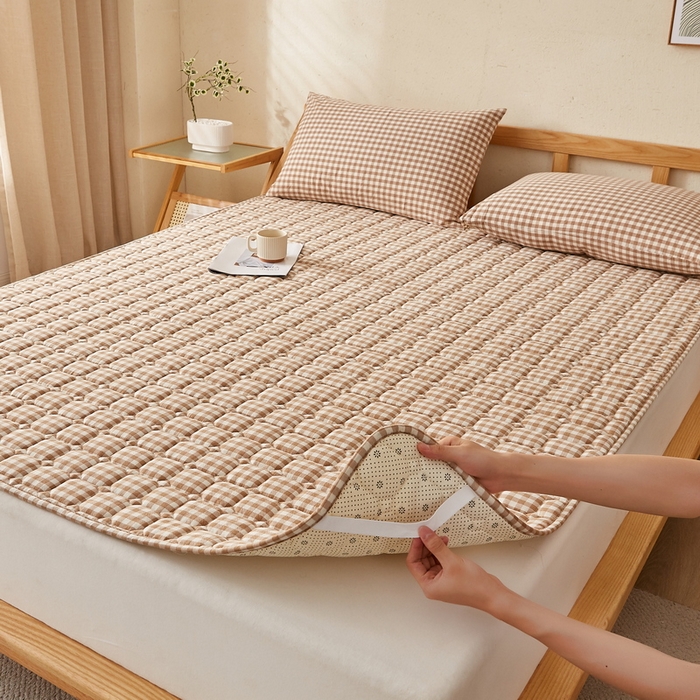 91家纺网 家纺一手货源 找家纺 卡派 2024新款色织全棉夹棉床褥大床 米小格