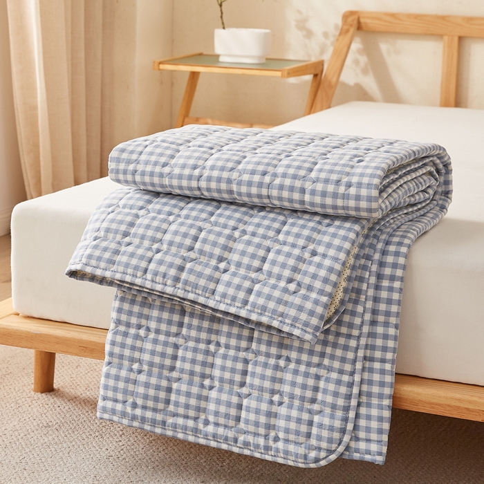 91家纺网 家纺一手货源 找家纺 卡派 2024新款色织全棉夹棉床褥大床 蓝小格