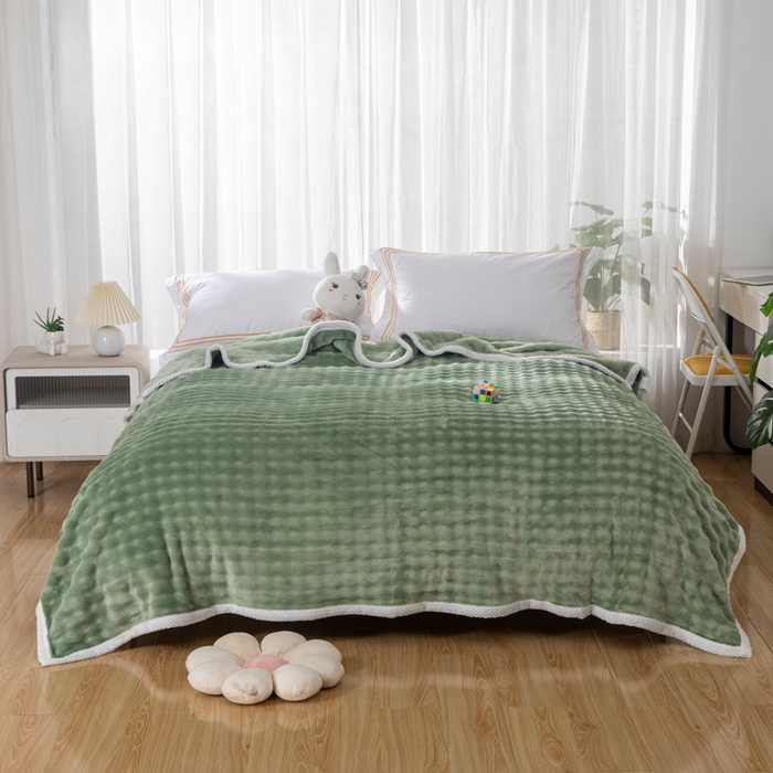 91家纺网 家纺一手货源 找家纺 2025新款魔法大泡泡绒法兰绒毛毯多功能盖毯 绿色