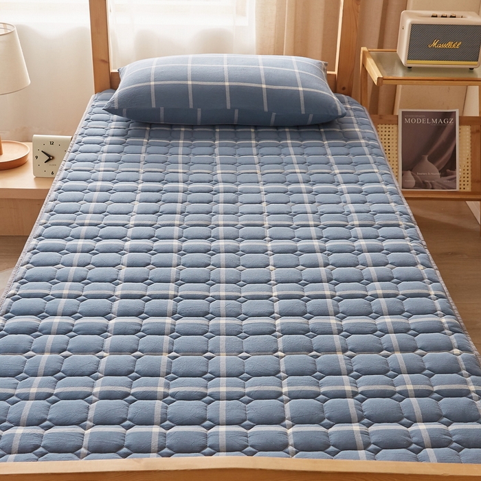 91家纺网 家纺一手货源 找家纺 卡派 2024新款色织全棉夹棉床笠(无印家居风） 海蓝格