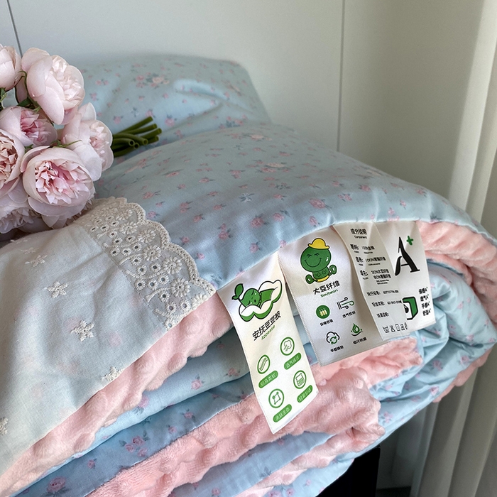 91家纺网 家纺一手货源 找家纺 2025新款秋冬季棉加豆豆绒法式花边款豆豆被被芯 梦境蓝