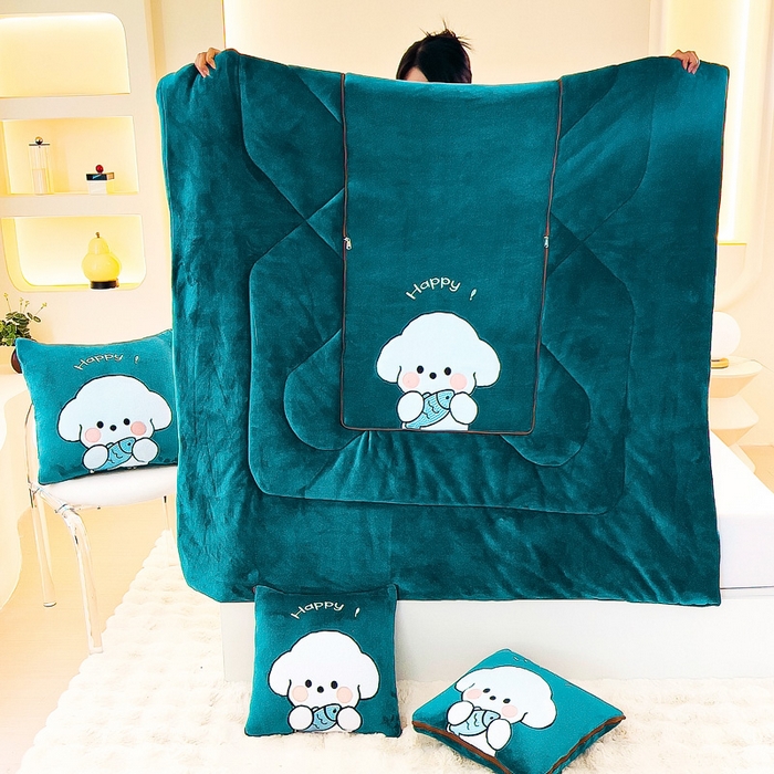91家纺网 家纺一手货源 找家纺 阳光依佰抱枕被 2024秋冬新款牛奶绒可萌狗多功能抱枕被 可萌狗-孔雀绿
