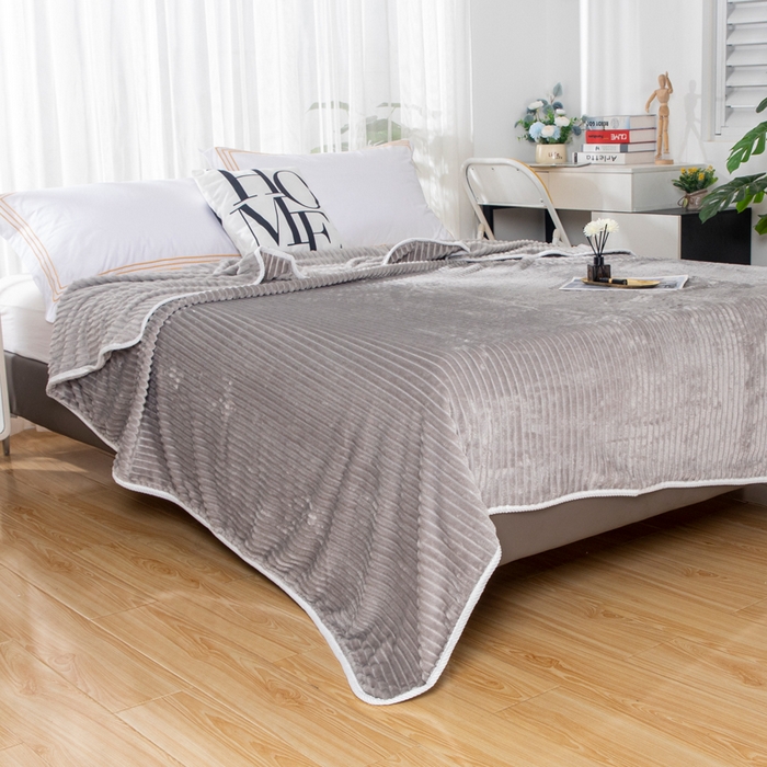 91家纺网 家纺一手货源 找家纺 2025新款240克轻盈保暖秋冬居家办公柔软亲肤午休小毯子便携车载毯 浅灰