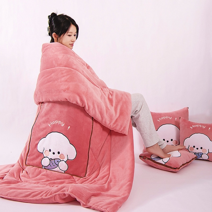 91家纺网 家纺一手货源 找家纺 阳光依佰抱枕被 2024秋冬新款牛奶绒可萌狗多功能抱枕被 可萌狗-西瓜红