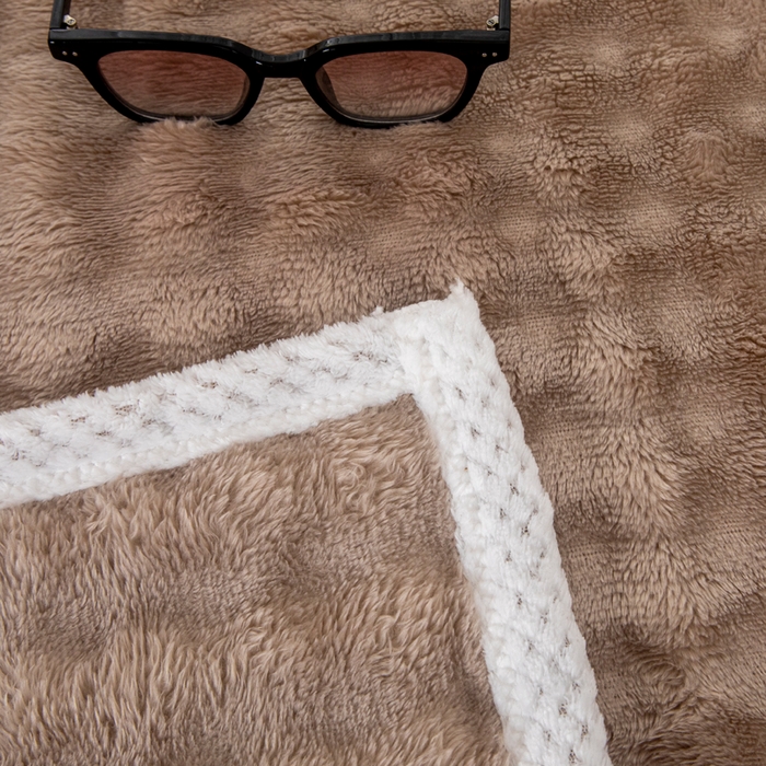 91家纺网 家纺一手货源 找家纺 2025新款魔法大泡泡绒法兰绒毛毯多功能盖毯 咖色