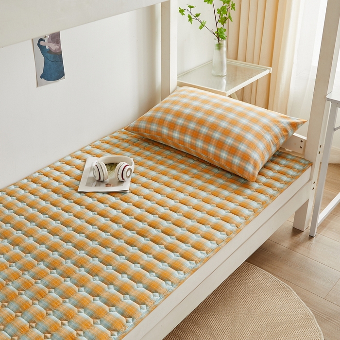 91家纺网 家纺一手货源 找家纺 卡派 2024新款全棉夹棉床褥 蜜橘格