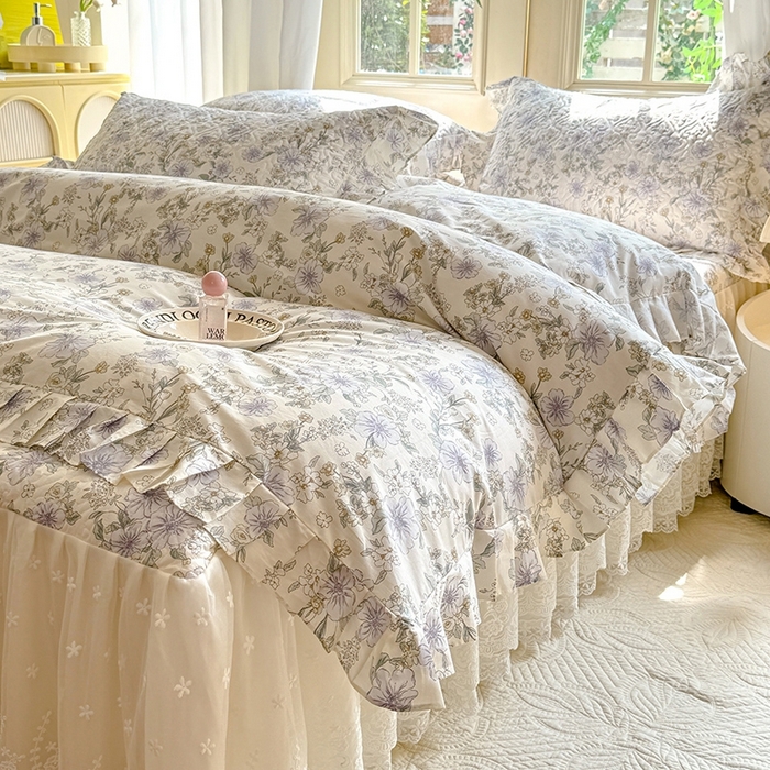 91家纺网 家纺一手货源 找家纺 花香四季家纺 2024新款全棉夹棉绗缝床裙款四件套纯棉印花法式套件蕾丝公主风 小清新