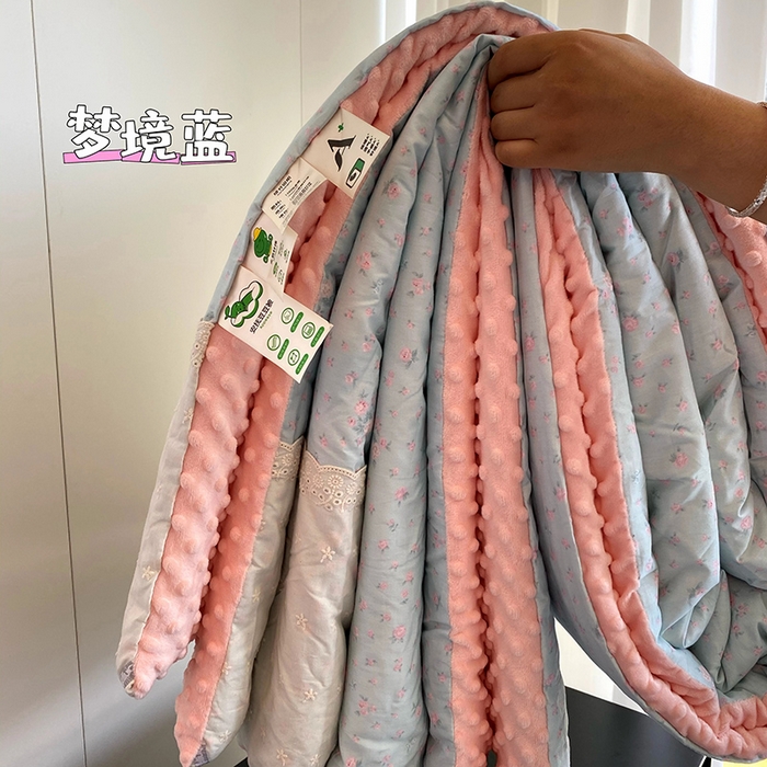 91家纺网 家纺一手货源 找家纺 2025新款秋冬季棉加豆豆绒法式花边款豆豆被被芯 梦境蓝