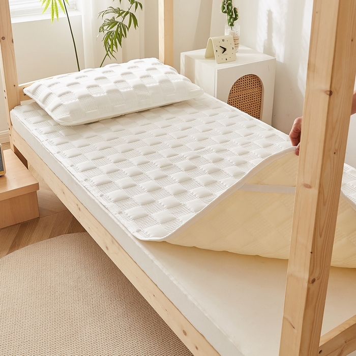 91家纺网 家纺一手货源 找家纺 卡派 2024新款布拉格夹棉加厚床褥单人床 布拉格-白