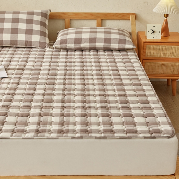 91家纺网 家纺一手货源 找家纺 卡派 2024新款色织全棉夹棉床褥大床 大灰格