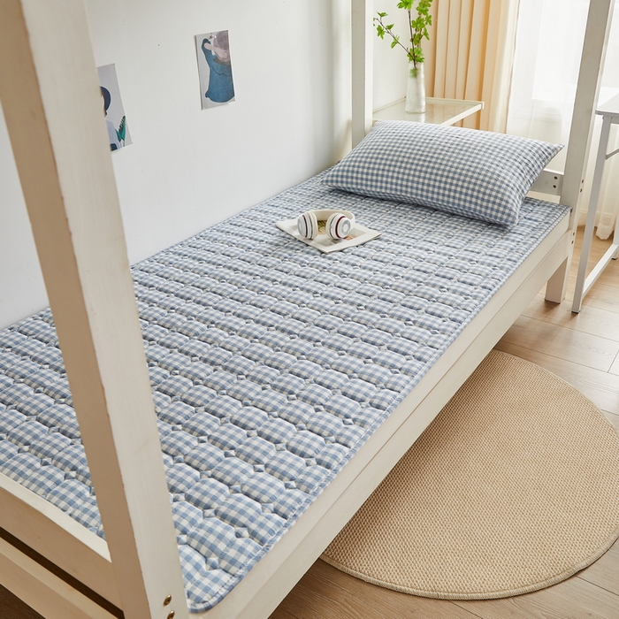 91家纺网 家纺一手货源 找家纺 卡派 2024新款全棉夹棉床褥 蓝小格