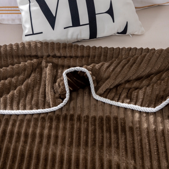 91家纺网 家纺一手货源 找家纺 2025新款240克轻盈保暖秋冬居家办公柔软亲肤午休小毯子便携车载毯 咖啡色