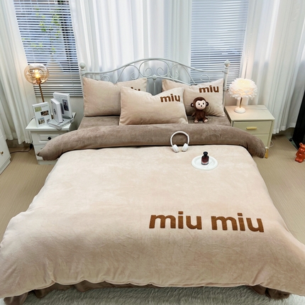 91家纺网 家纺一手货源 找家纺 （总）鑫利来家纺 2025新款牛奶绒毛巾绣四件套加厚立体卡通牛奶绒四件套