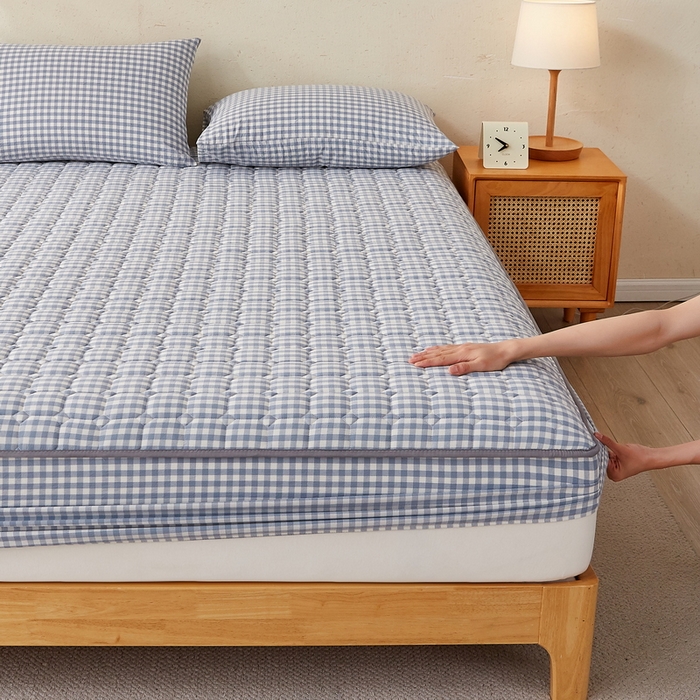 91家纺网 家纺一手货源 找家纺 卡派 2024新款色织全棉夹棉床笠 蓝小格