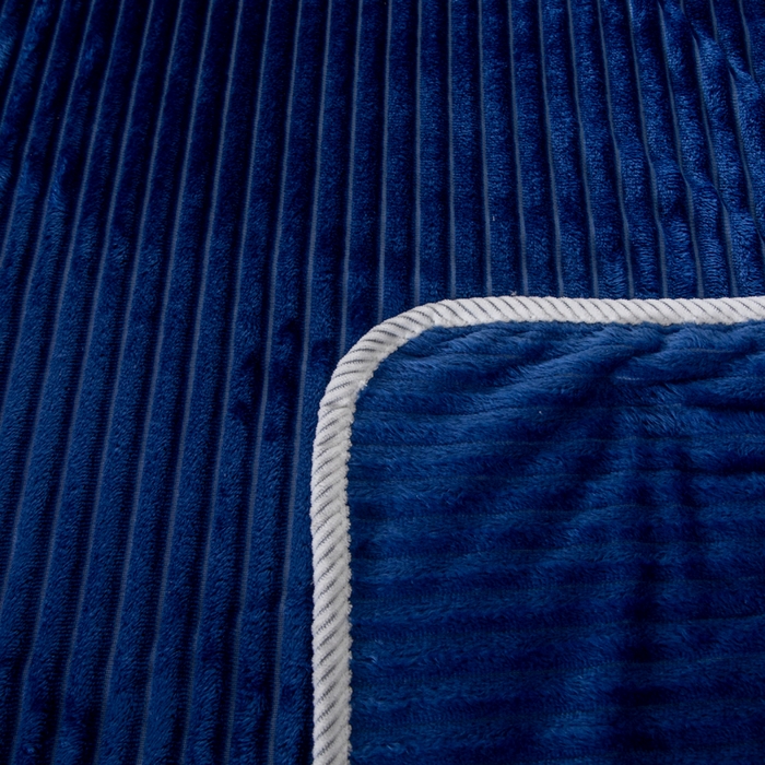 91家纺网 家纺一手货源 找家纺 2025新款240克轻盈保暖秋冬居家办公柔软亲肤午休小毯子便携车载毯 深蓝