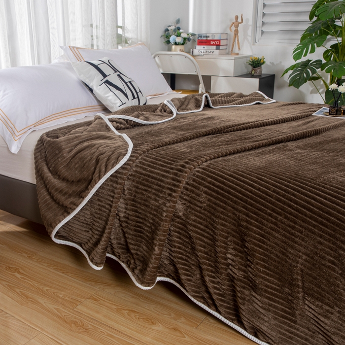 91家纺网 家纺一手货源 找家纺 2025新款240克轻盈保暖秋冬居家办公柔软亲肤午休小毯子便携车载毯 咖啡色