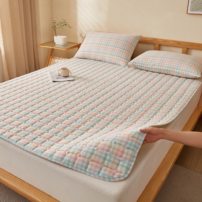 91家纺网 家纺一手货源 找家纺 卡派 2024新款色织全棉夹棉床褥大床 冰淇淋格