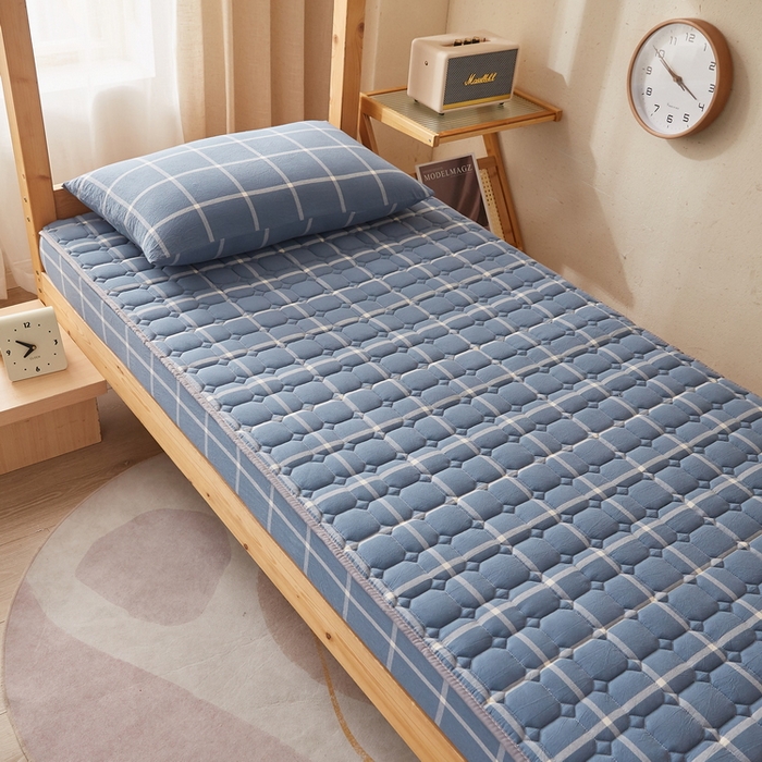 91家纺网 家纺一手货源 找家纺 卡派 2024新款色织全棉夹棉床笠(无印家居风） 海蓝格