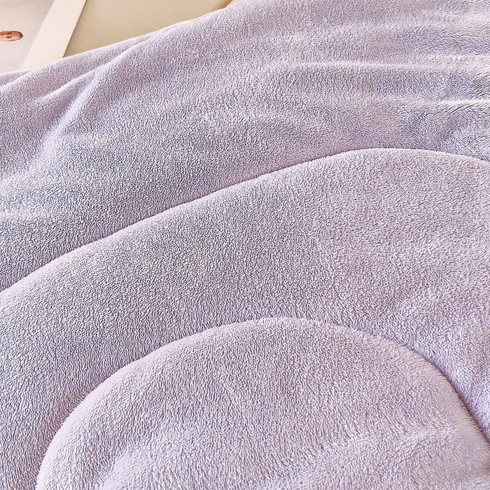 91家纺网 家纺一手货源 找家纺 阳光依佰抱枕被 2024秋冬新款牛奶绒可萌狗多功能抱枕被 可萌狗-丁香紫