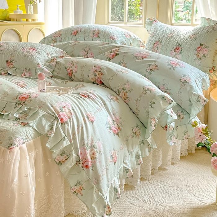 91家纺网 家纺一手货源 找家纺 花香四季家纺 2024新款全棉夹棉绗缝床裙款四件套纯棉印花法式套件蕾丝公主风 绿野仙踪