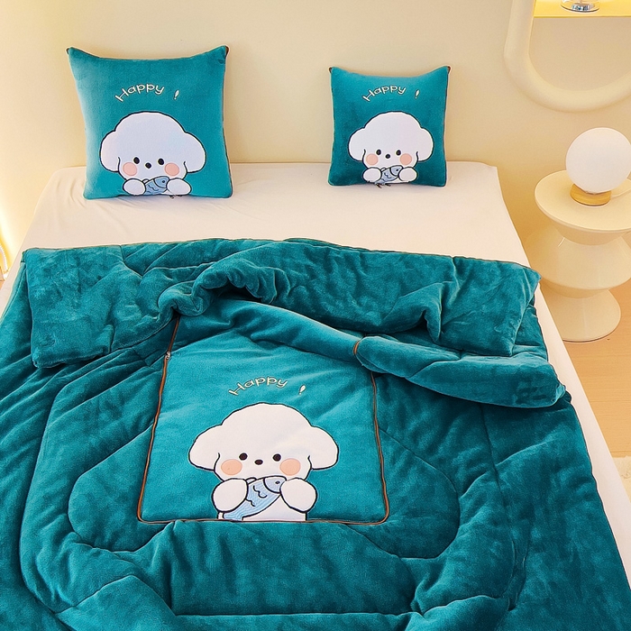 91家纺网 家纺一手货源 找家纺 阳光依佰抱枕被 2024秋冬新款牛奶绒可萌狗多功能抱枕被 可萌狗-孔雀绿