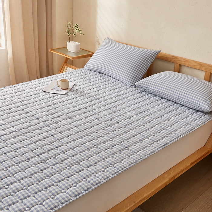 91家纺网 家纺一手货源 找家纺 卡派 2024新款色织全棉夹棉床褥大床 蓝小格