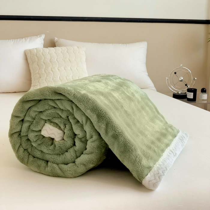 91家纺网 家纺一手货源 找家纺 佳居缘 2024新款亲肤舒适纯色兔毛绒毯毛毯毯子 果绿