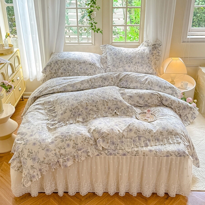 91家纺网 家纺一手货源 找家纺 花香四季家纺 2024新款全棉夹棉绗缝床裙款四件套纯棉印花法式套件蕾丝公主风 小清新