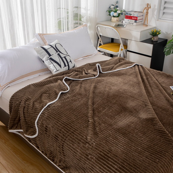 91家纺网 家纺一手货源 找家纺 2025新款240克轻盈保暖秋冬居家办公柔软亲肤午休小毯子便携车载毯 咖啡色