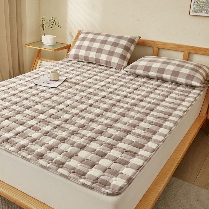 91家纺网 家纺一手货源 找家纺 卡派 2024新款色织全棉夹棉床褥大床 大灰格