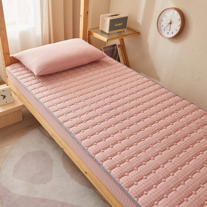 91家纺网 家纺一手货源 找家纺 卡派 2024新款色织全棉夹棉床笠(无印家居风） 粉小格