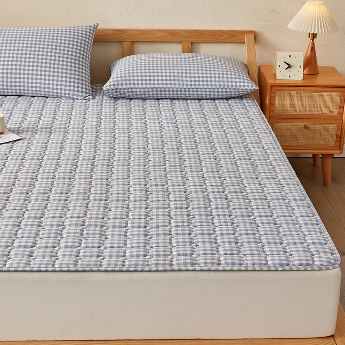 91家纺网 家纺一手货源 找家纺 卡派 2024新款色织全棉夹棉床褥大床 蓝小格