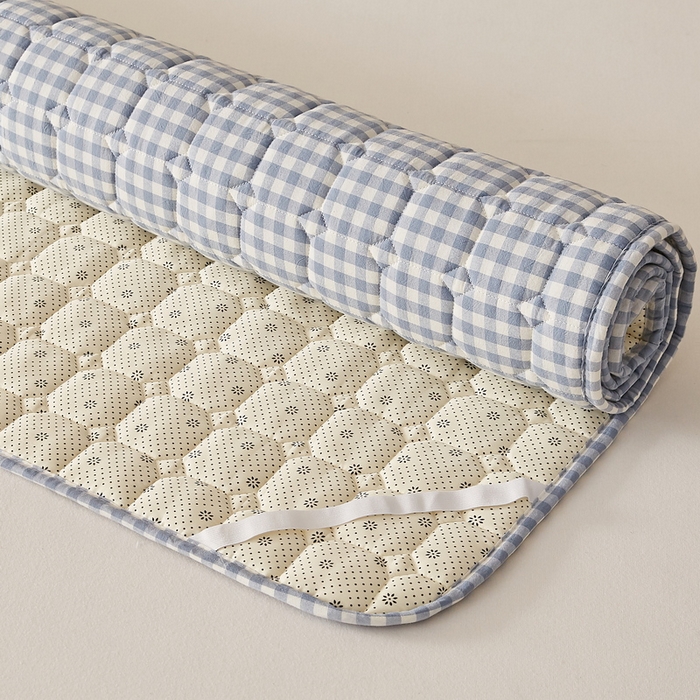 91家纺网 家纺一手货源 找家纺 卡派 2024新款色织全棉夹棉床褥大床 蓝小格