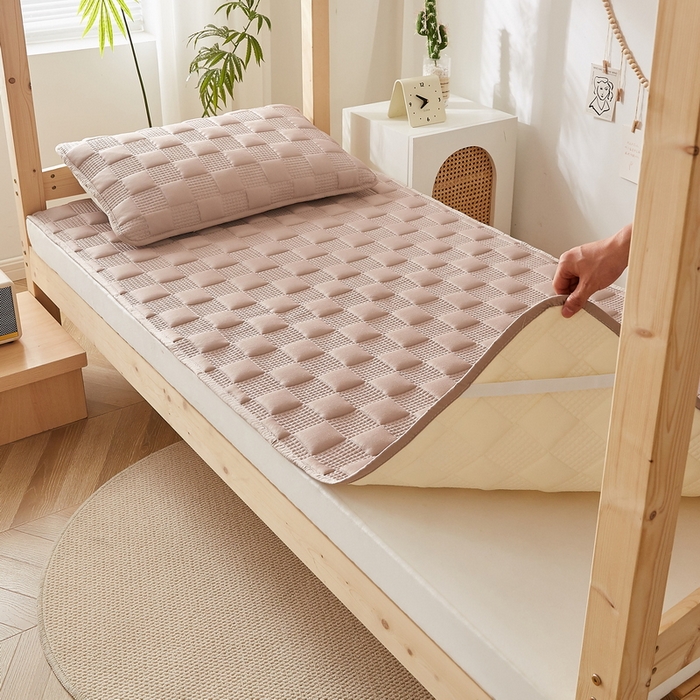 91家纺网 家纺一手货源 找家纺 卡派 2024新款布拉格夹棉加厚床褥单人床 布拉格-卡其