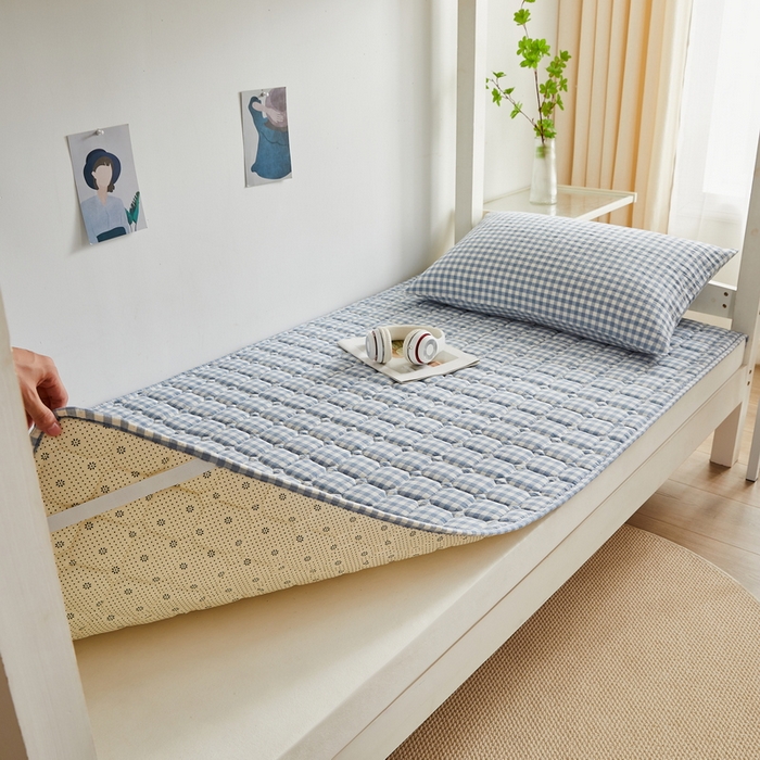 91家纺网 家纺一手货源 找家纺 卡派 2024新款全棉夹棉床褥 蓝小格