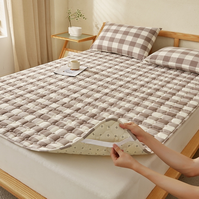 91家纺网 家纺一手货源 找家纺 卡派 2024新款色织全棉夹棉床褥大床 大灰格