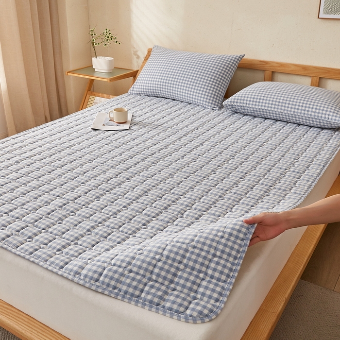 91家纺网 家纺一手货源 找家纺 卡派 2024新款色织全棉夹棉床褥大床 蓝小格