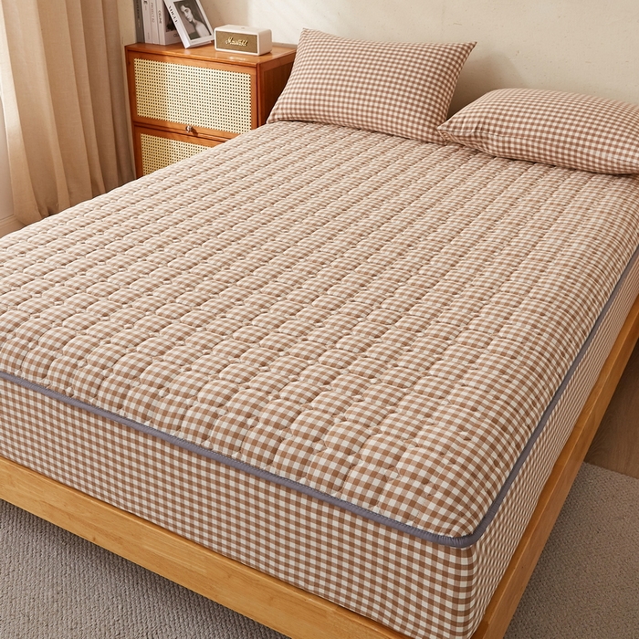 91家纺网 家纺一手货源 找家纺 卡派 2024新款色织全棉夹棉床笠 米小格