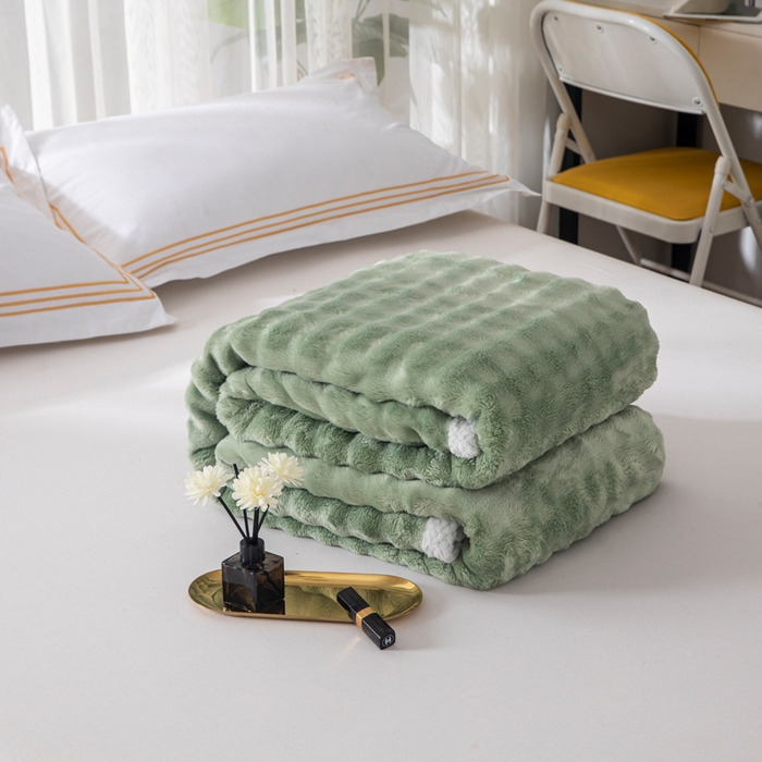 91家纺网 家纺一手货源 找家纺 2025新款魔法大泡泡绒法兰绒毛毯多功能盖毯 绿色