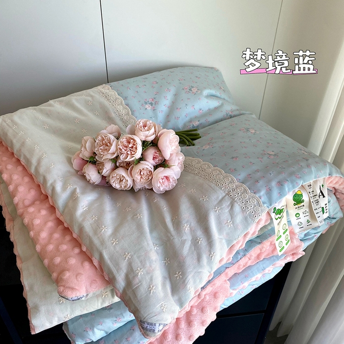 91家纺网 家纺一手货源 找家纺 2025新款秋冬季棉加豆豆绒法式花边款豆豆被被芯 梦境蓝