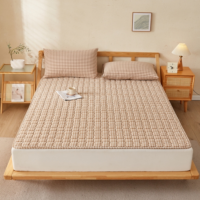 91家纺网 家纺一手货源 找家纺 卡派 2024新款色织全棉夹棉床褥大床 米小格