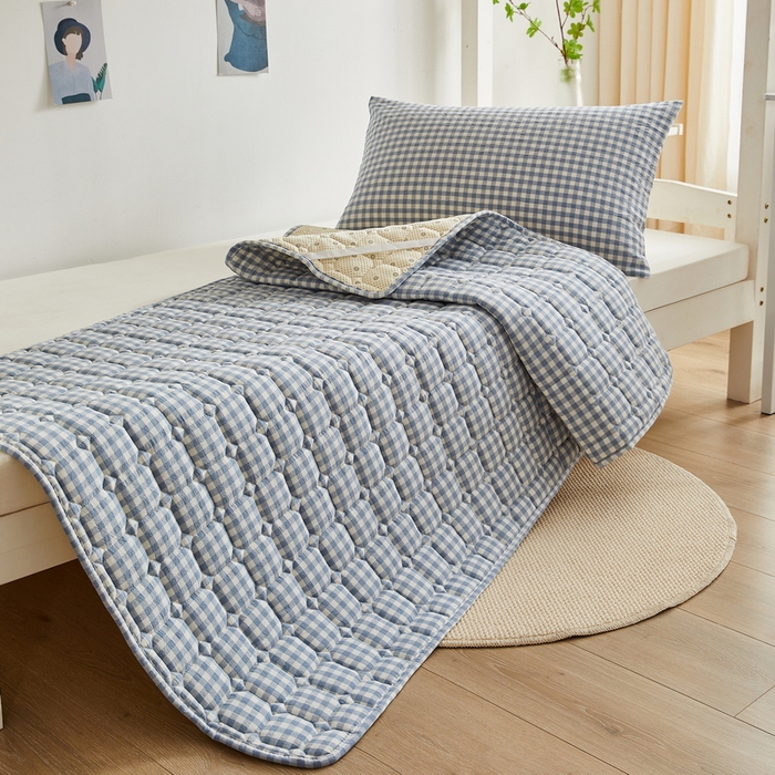 91家纺网 家纺一手货源 找家纺 卡派 2024新款全棉夹棉床褥 蓝小格