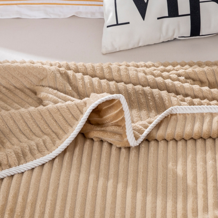 91家纺网 家纺一手货源 找家纺 2025新款240克轻盈保暖秋冬居家办公柔软亲肤午休小毯子便携车载毯 浅驼