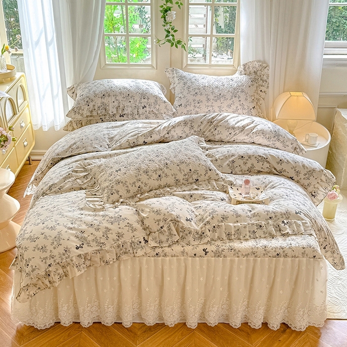 91家纺网 家纺一手货源 找家纺 花香四季家纺 2024新款全棉夹棉绗缝床裙款四件套纯棉印花法式套件蕾丝公主风 蝴蝶结