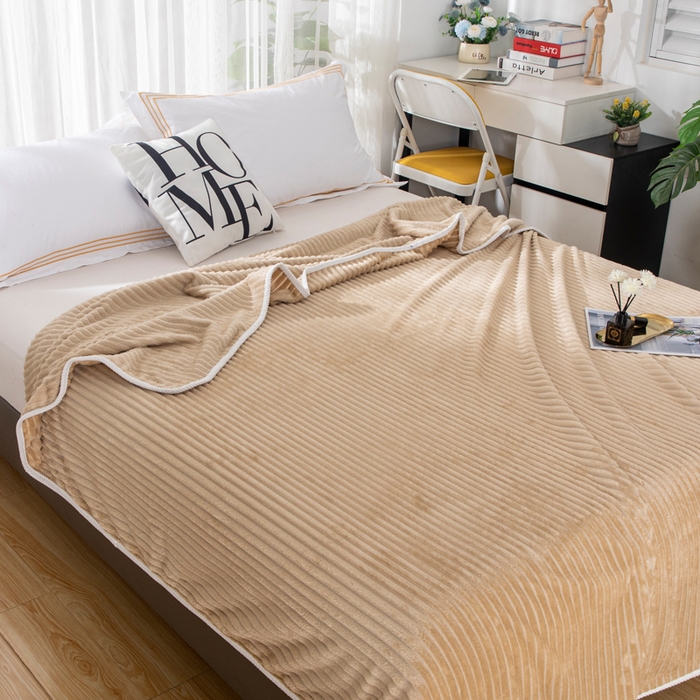 91家纺网 家纺一手货源 找家纺 2025新款240克轻盈保暖秋冬居家办公柔软亲肤午休小毯子便携车载毯 浅驼