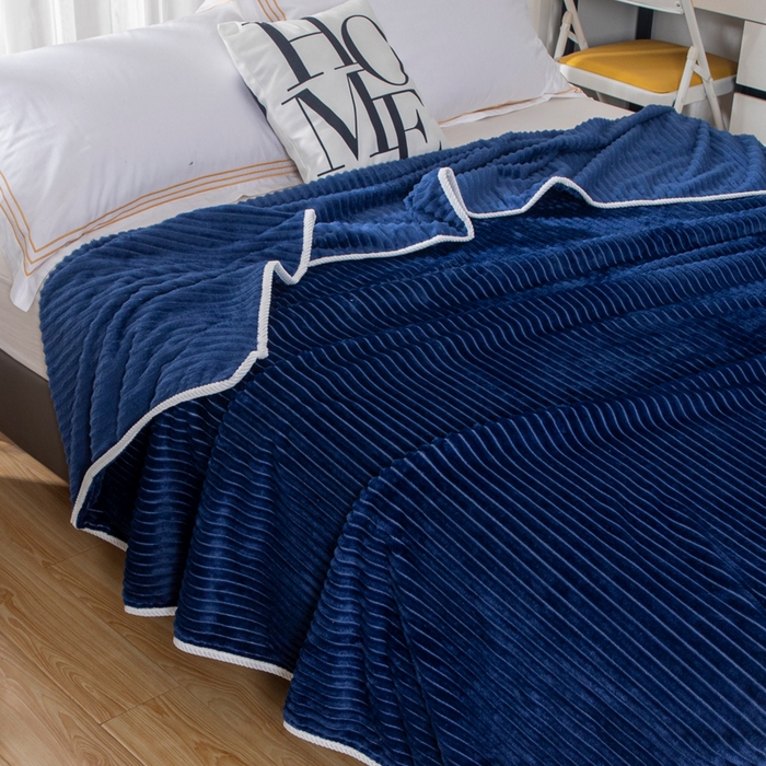 91家纺网 家纺一手货源 找家纺 2025新款240克轻盈保暖秋冬居家办公柔软亲肤午休小毯子便携车载毯 深蓝